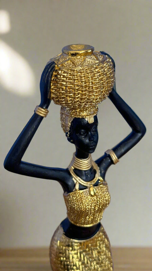 Женская статуэтка - декор для дома