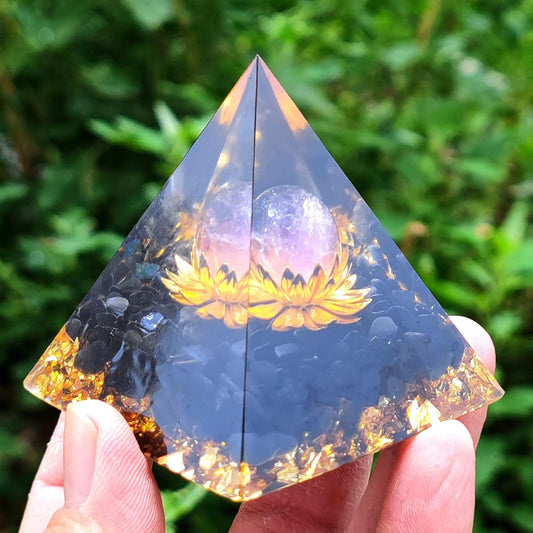 Pyramid - with lapis lazuli
