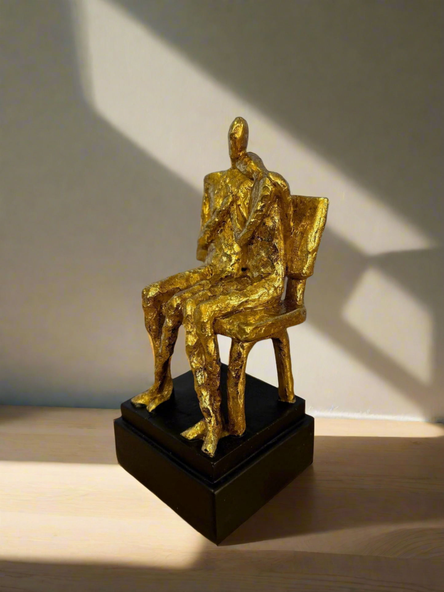 Statuette of a couple in love